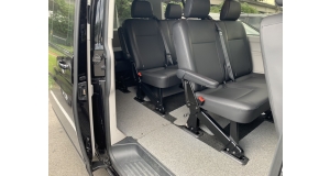 V.W Caravelle 2.0TDi (9座)